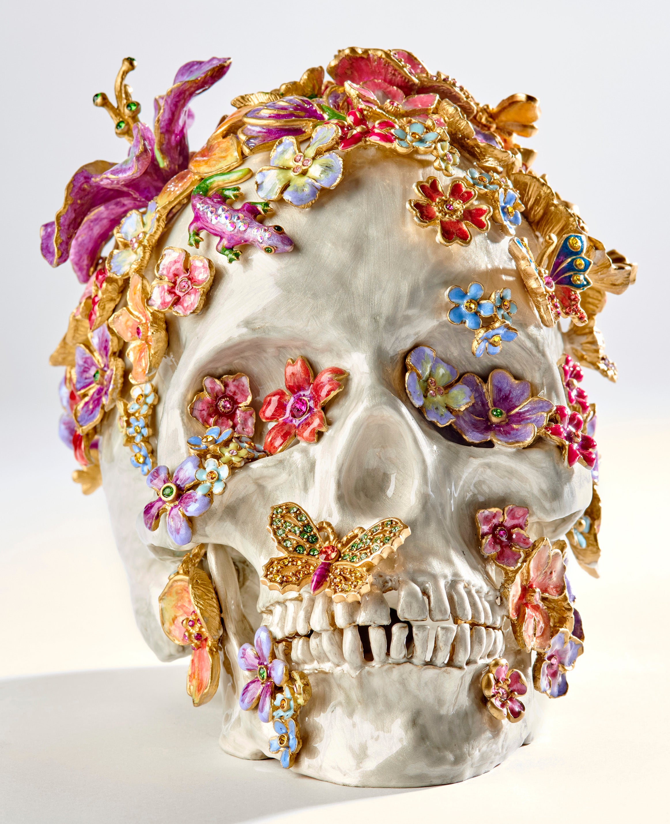 Oliver Skull & Flowers Figurine – Jay Strongwater